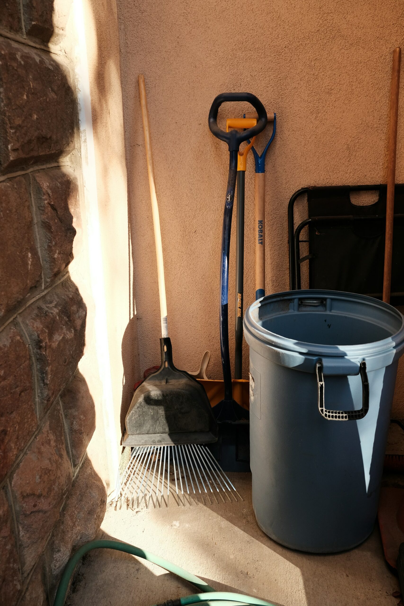 Build and Maintain Your Own Vertical Worm Composting Bin: Step-by-Step DIY Guide